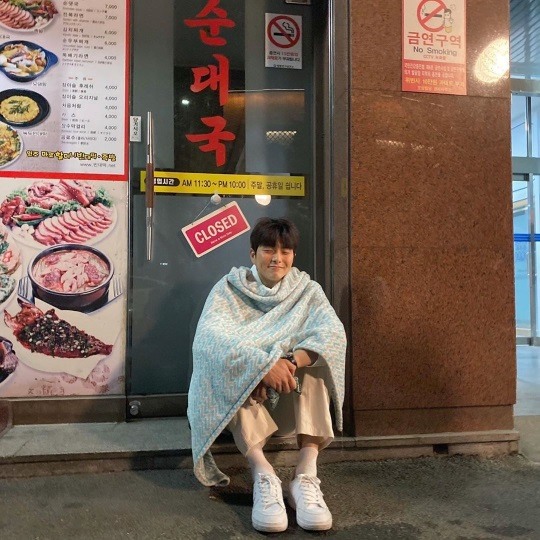 정건주, 이 귀여움 어쩔거야..담요 두르고 훈훈 미소