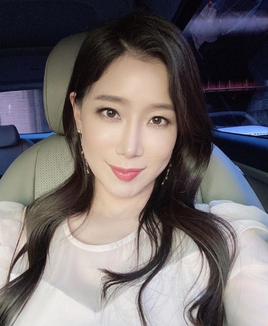 서프라이즈 김하영, 청순 미모 자랑 속눈썹 붙였더니 눈이 고양이