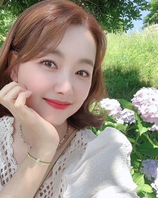 소이현, 잔뜩 물오른 꽃미모…♥인교진이 반할 만
