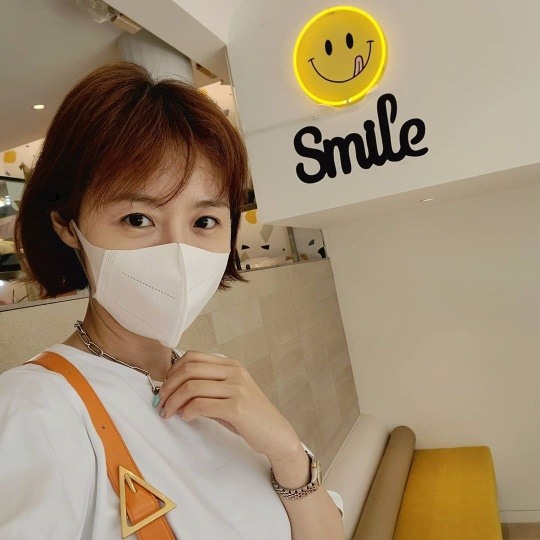 이하정, 힐링 카페 데이트..청순 미모 물올랐네 디저트로 행복한 저녁