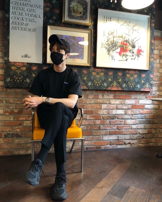 변우석, 올블랙으로 시크美..기럭지가 CG 수준