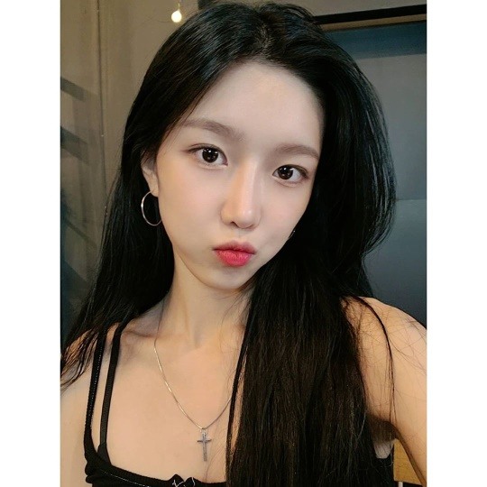 우주소녀 다원, 흑발 변신 후 미모 포텐..요정이 따로 없네