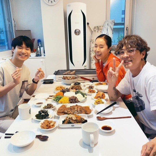 팝핀현준♥박애리, 조명섭에 든든 한끼 대접‥한 가족 같이 단란해