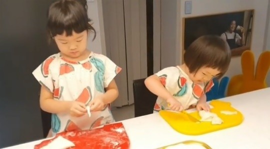소유진, 서현X세은과 함께 손칼국수 만들기··♥백종원 유전자 뿜뿜