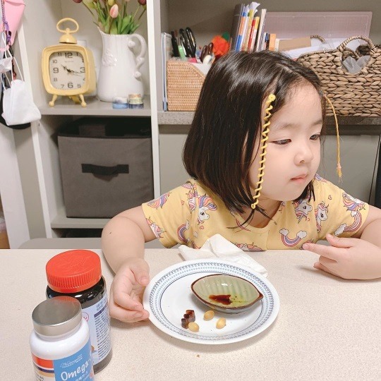 이윤지, 아침에 집에서 귀뚜라미 발견? 노란 왕귀뚜라미 정체는 딸 라니