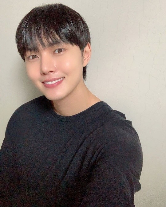 정변의 아이콘..이태리, 잘생긴 비주얼에 심쿵 즐거운 한 주 되세요