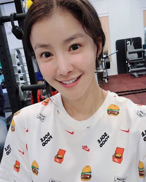 이시영, 햄버거 티셔츠 입고 러블리 매력 오랜만에 피티샵