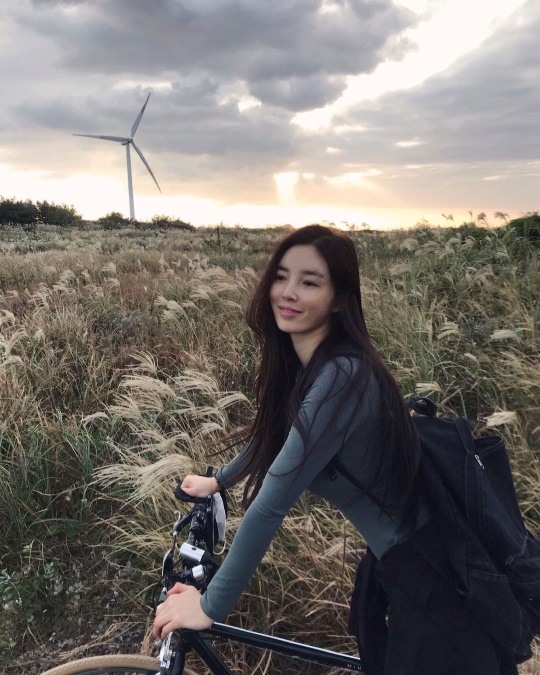 유승옥, 자전거 타는 여신의 청순美…질투 부르는 개미 허리