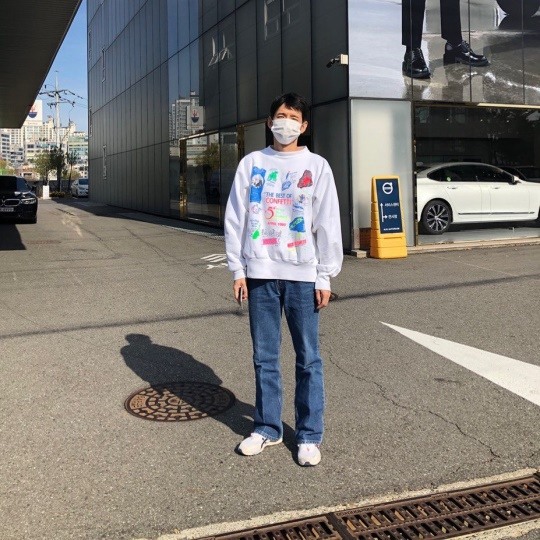 마마보이 봉태규, 흰 티셔츠에 청바지 입고 정자세..규진이가 떠오르네