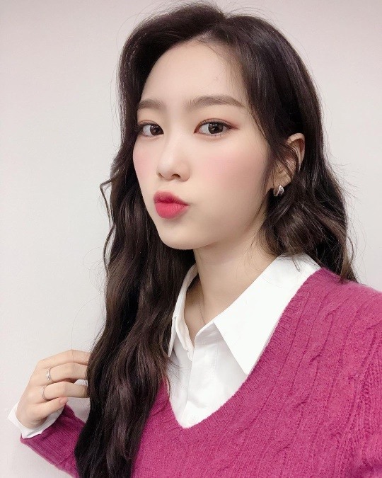오마이걸 지호, 러블리 비주얼..발그레한 두 볼