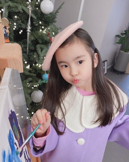김지우♥레이먼킴 딸 루아나리, 벌써부터 완성형 비주얼..꼬마 숙녀