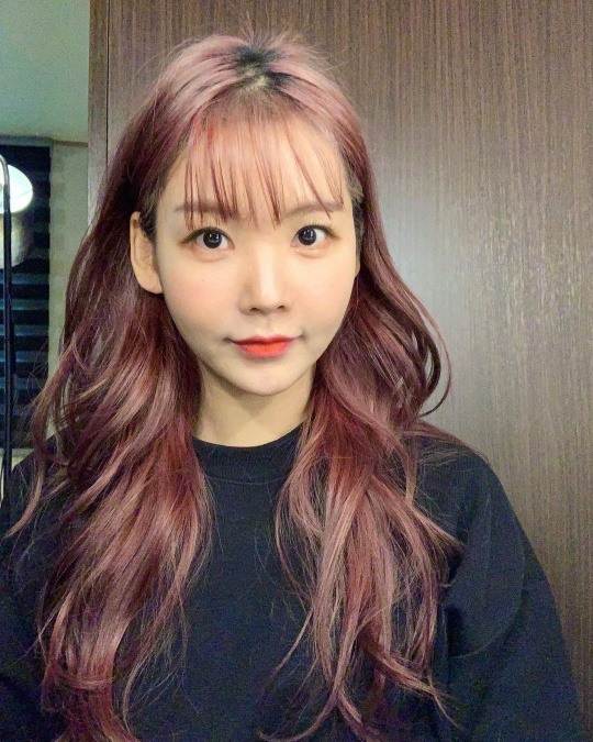 레이나, 깜찍한 요정 미모..나이 거꾸로 먹는 듯
