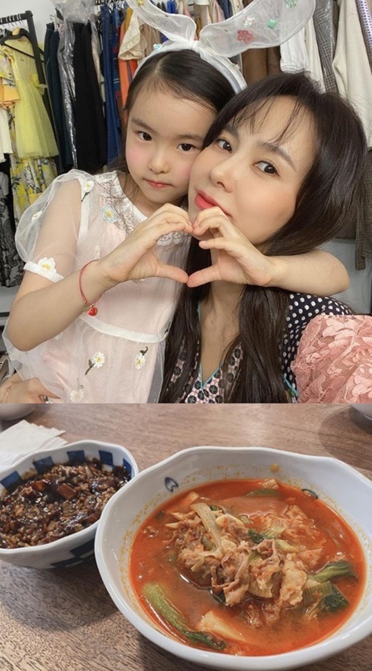 레이먼킴♥김지우 먹고 죽은 귀신이 때깔도 좋다고..짜장+짬뽕 폭풍 흡입