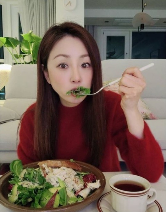 오나라, 먹는 것도 예뻐..샐러드를 코끼리처럼, 살은 내가 쪄요