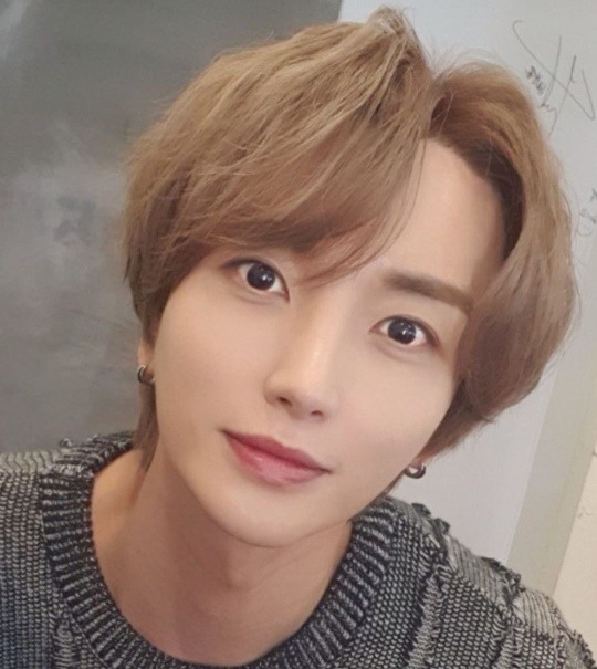 슈퍼주니어 이특, 갈수록 잘생겨지는 비주얼 리더…라떼 멘트로 유쾌美 뿜뿜