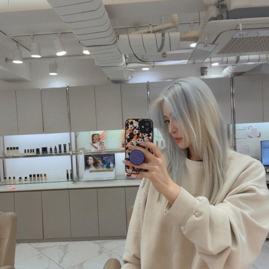 황보, 오묘한 헤어 컬러도 찰떡 소화..몽환+세련된 자태