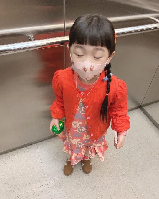 문희준 딸 잼잼, 눈만 깜빡해도 사르르 녹겠네…러블리 요정 비주얼 꼬꼬마