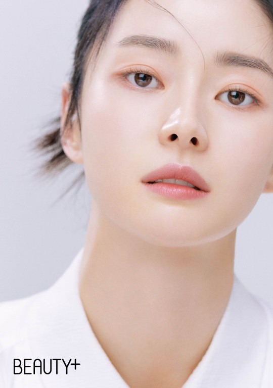 권나라, 클로즈업에도 굴욕無…피부 미인의 내추럴 비주얼[화보]