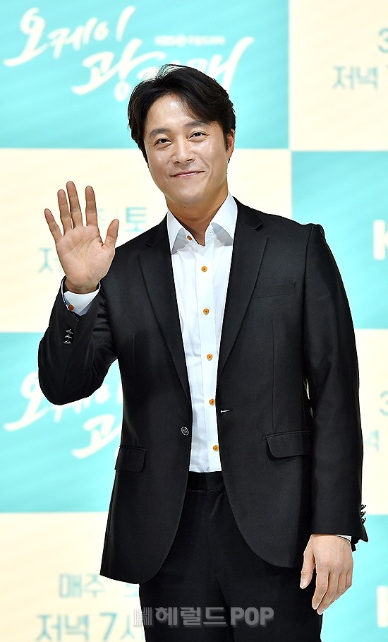 [포토]최대철, 오케이 광자매의 배변호