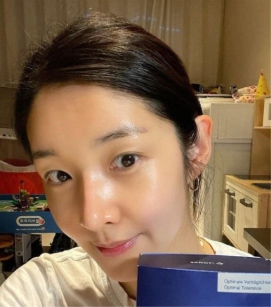 김빈우, 이유 있는 민낯 자신감..잡티 제로 물광 피부