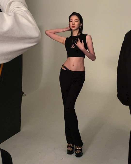 아이린, 잘록한 개미허리 인증..S라인 몸매에 깜짝