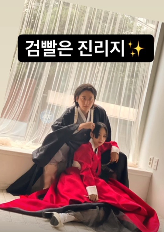 유성은♥긱스 루이, 한복 입고 힙함 폭발하는 웨딩 사진..검빨은 진리