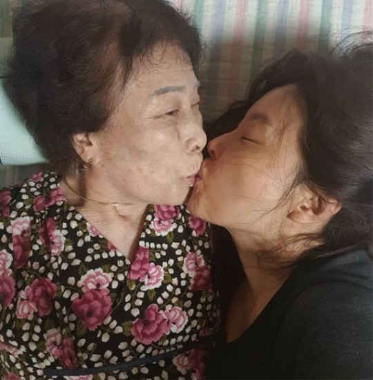홍지민, 친정 엄마 향한 뭉클한 애정 자주 안아드려야겠다