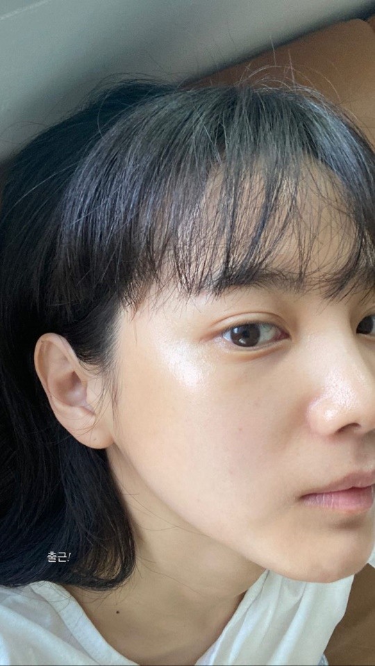 김무열♥ 윤승아, 초근접 민낯 셀카도 넘사벽..도자기도 울고갈 피부 미인