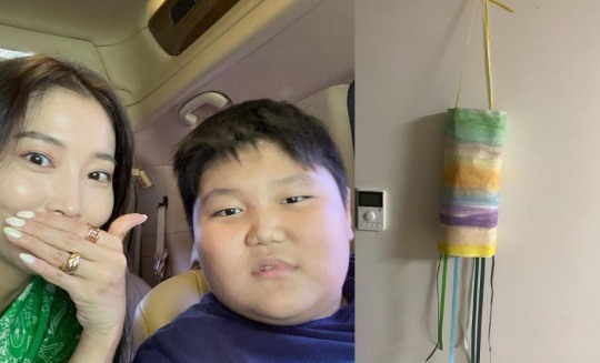 오윤아, 아들 민이가 만든 작품 자랑..거실에 걸어두고 뿌듯