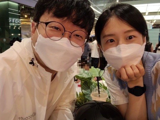 박휘순, 결혼하더니 시간이 거꾸로 가네..17세 연하 아내와 달달