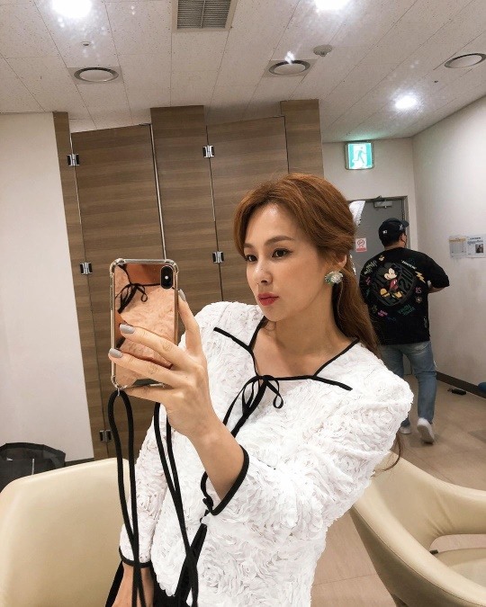 채연, 세련美 넘치는 비주얼..갈수록 우아해지네