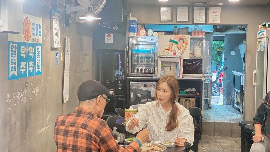 김정은, 비하인드컷까지 이렇게 예뻐 젠틀맨 허영만 선생님과
