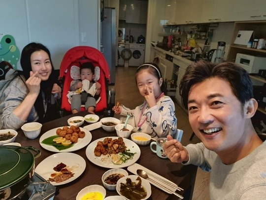 안재욱, ♥최현주가 준비한 깜짝 진수성찬 생일상..아침부터 화목한 가족
