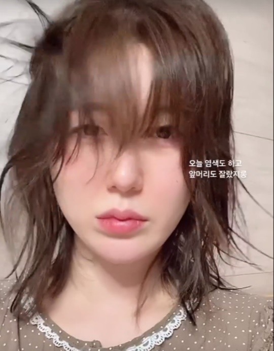 나비, 염색하고 앞머리 자르니 미모가 확 사네..잠옷만 입어도 예뻐