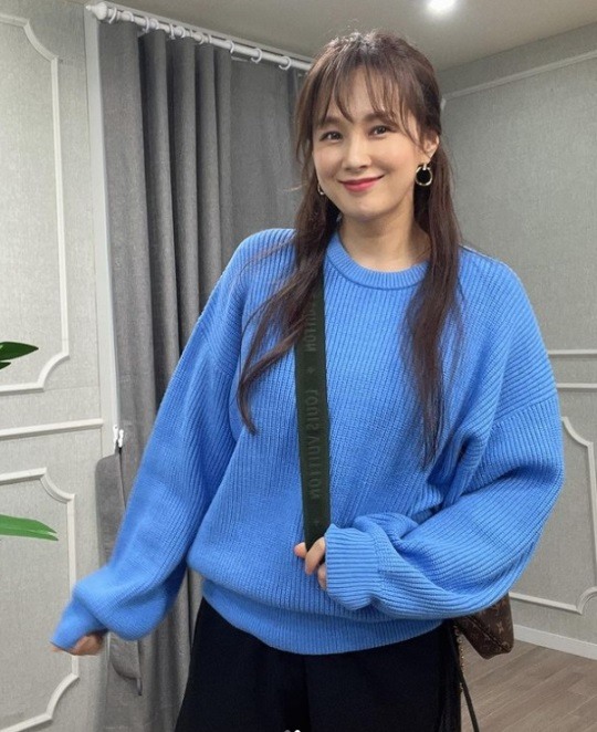 채연, 넘사벽 화사함..동안 인정할 수밖에 없지