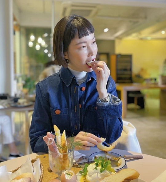 송경아, 우아하게 브런치 타임..처피뱅+똑단발 유니크해