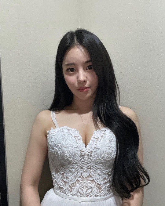 브레이브걸스 유정, 청순 글래머..꼬북좌의 반전 몸매 클래스