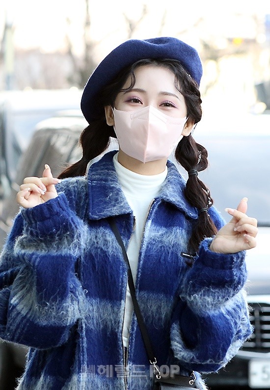 [포토]홍지윤, 오늘은 미대언니 컨셉