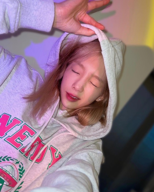 태연, 심장 녹이는 찡긋 윙크..탱구의 상큼 러블리 매력