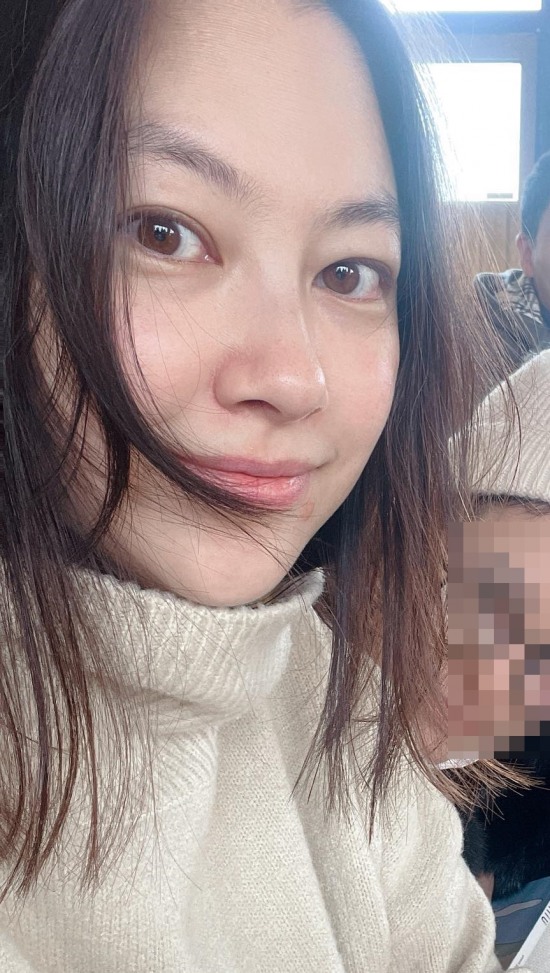 신애, 활동 중단→아이 셋 출산 후 근황..여배우 미모 클래스