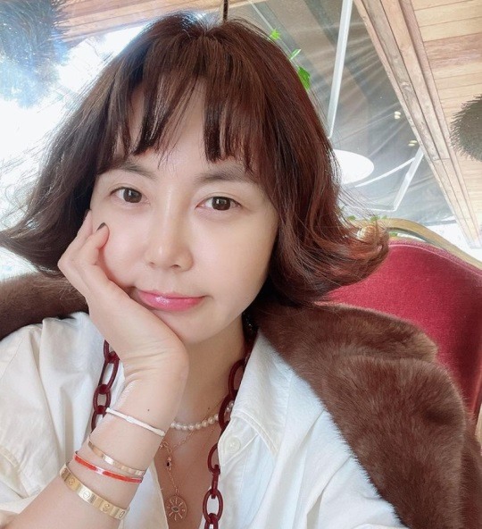 황혜영, 투명한 물광 피부..50세가 이렇게 동안이라니