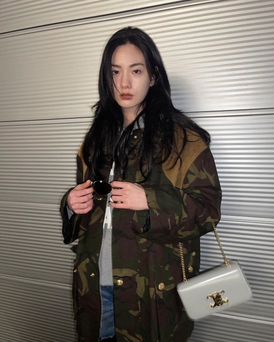애프터스쿨 출신 나나, 민낯도 예쁘네..C사 명품백 들고 포스