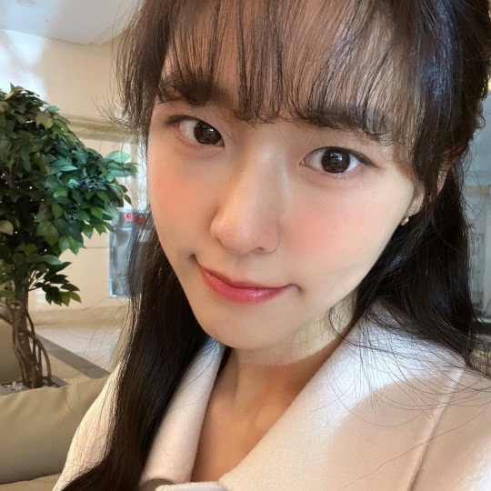 설현, 조인성이 예뻐할만해..알바생 보러 맨날 오고 싶은 극강의 미모