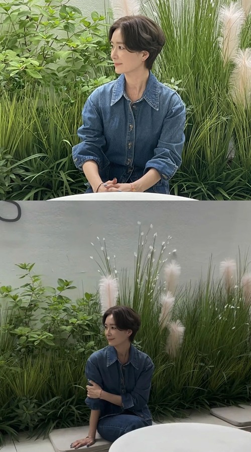 52세 오연수, 헤어 컬러 바꾸니 30대인줄..청청패션도 우아