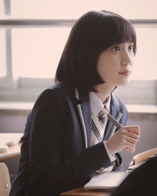 박은빈, 교복입은 우영우..무해한 웃음 사랑스러워