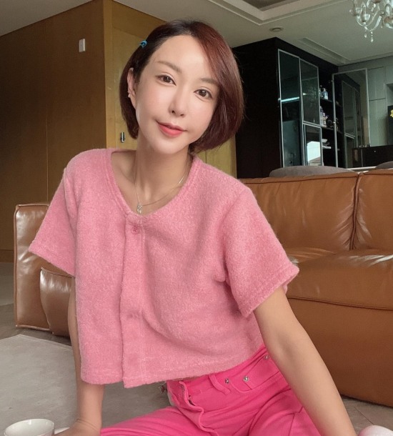 도박청산 슈, 섹시한 배꼽티..귀여운 외모에 슬림한 S라인