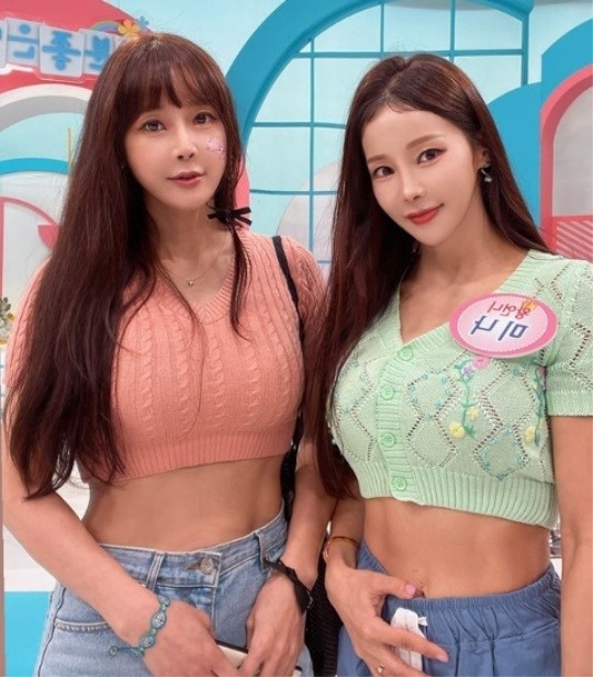 류필립♥미나, 크롭티도 문제없는 50세..동생도 우월하네