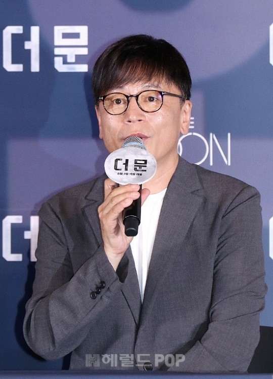 [POP이슈]김용화 감독 더 문 흥행 저조에 韓관객, SF 거리감이 아직 심경 토로