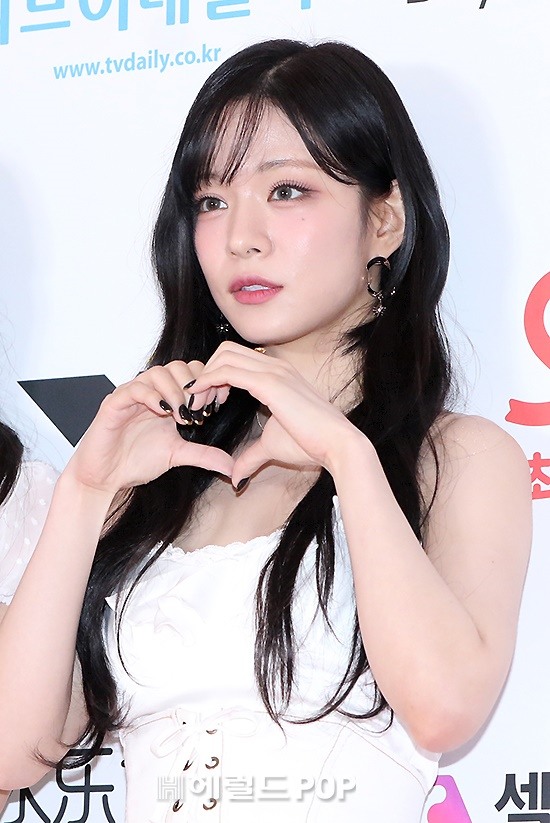[포토]프로미스나인 채영, 러블리 하트