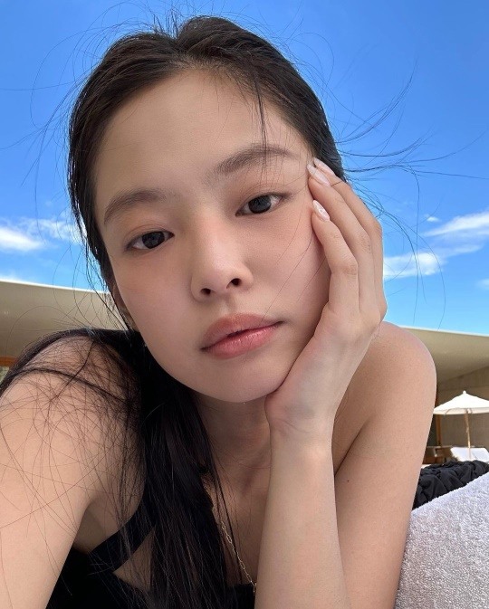 블핑 제니, 화장 지우니 젠득이 됐네..슬렌더 몸매는 덤
